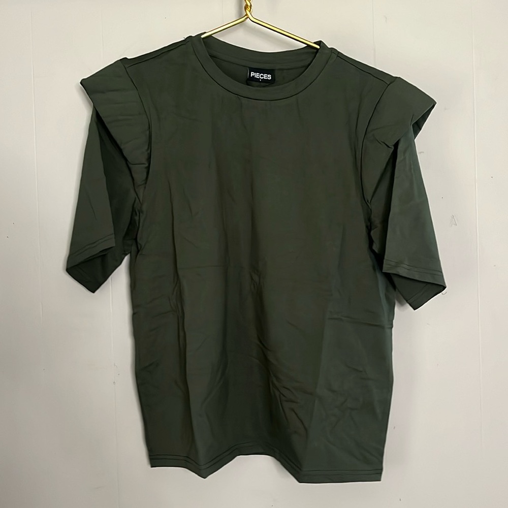 Pieces | Green Top